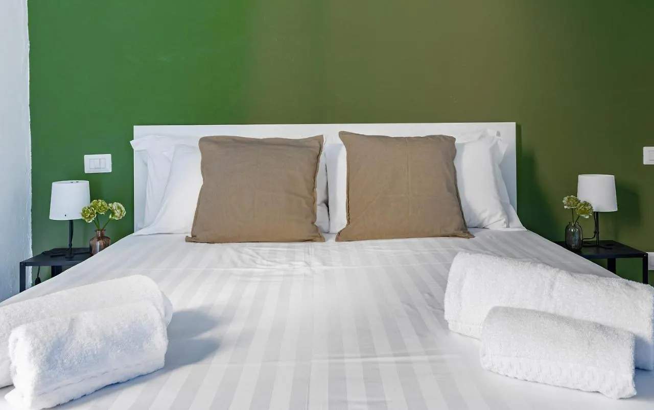 アパート ミラノJoivy Cosy 1-Bed Flat In Navigliアパートメント イタリア
